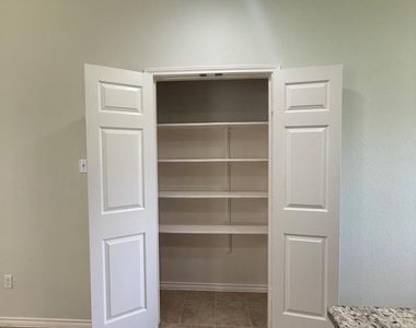 130 Sundown Ave - Photo Thumbnail 7