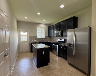 130 Sundown Ave - Photo Thumbnail 8