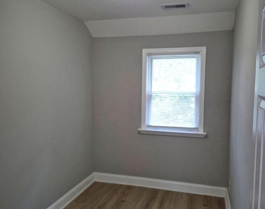 929 E 41st Street - Photo Thumbnail 8