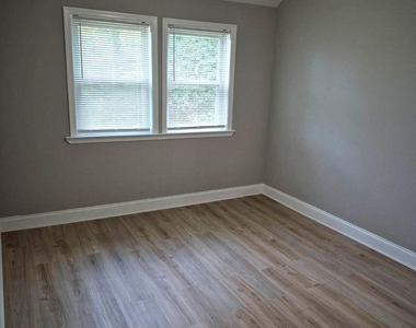 929 E 41st Street - Photo Thumbnail 6