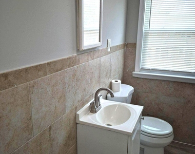 929 E 41st Street - Photo Thumbnail 9
