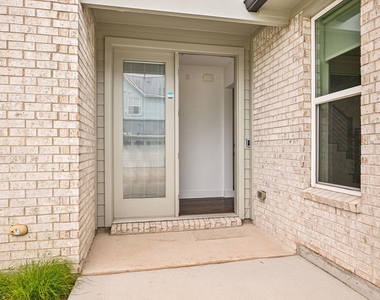 2409 Simond Ave - Photo Thumbnail 2