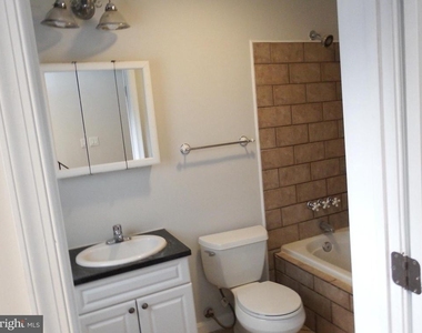 924 S Robinson Street - Photo Thumbnail 8