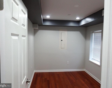 924 S Robinson Street - Photo Thumbnail 6
