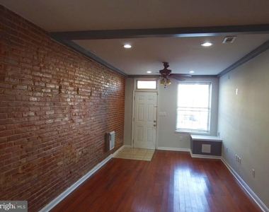 924 S Robinson Street - Photo Thumbnail 2