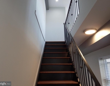 924 S Robinson Street - Photo Thumbnail 12