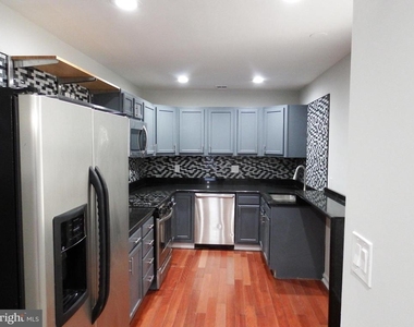 924 S Robinson Street - Photo Thumbnail 4