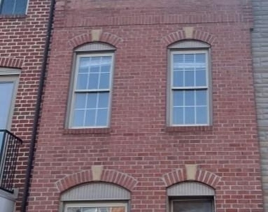 924 S Robinson Street - Photo Thumbnail 1