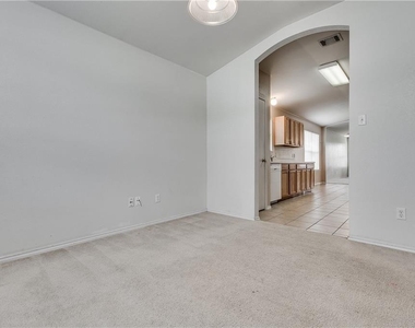 602 Golden Gate Dr - Photo Thumbnail 10