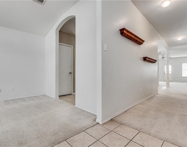 602 Golden Gate Dr - Photo Thumbnail 11