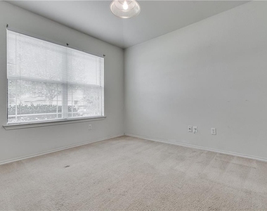 602 Golden Gate Dr - Photo Thumbnail 9