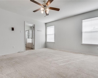 602 Golden Gate Dr - Photo Thumbnail 12