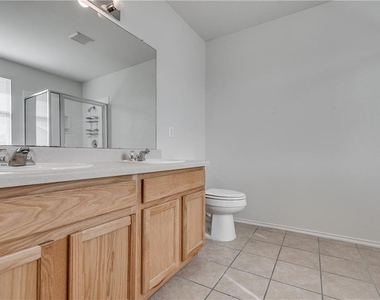 602 Golden Gate Dr - Photo Thumbnail 14