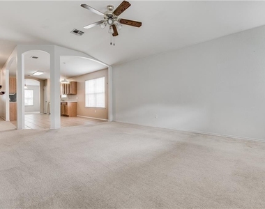 602 Golden Gate Dr - Photo Thumbnail 8