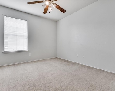 602 Golden Gate Dr - Photo Thumbnail 17