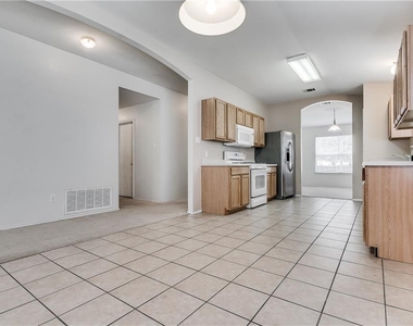 602 Golden Gate Dr - Photo Thumbnail 6