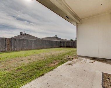 602 Golden Gate Dr - Photo Thumbnail 22