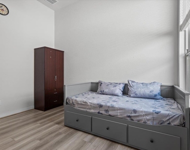 1812 David Ezra St - Photo Thumbnail 28