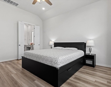 1812 David Ezra St - Photo Thumbnail 17