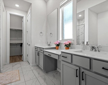 1812 David Ezra St - Photo Thumbnail 18