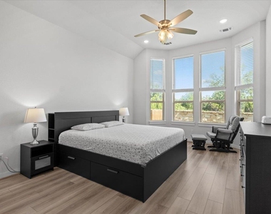 1812 David Ezra St - Photo Thumbnail 15