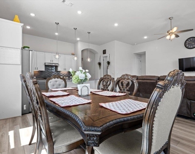 1812 David Ezra St - Photo Thumbnail 12