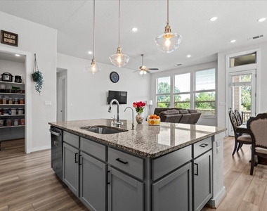 1812 David Ezra St - Photo Thumbnail 9