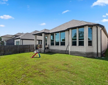 1812 David Ezra St - Photo Thumbnail 32