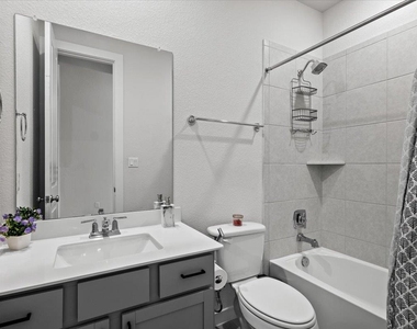 1812 David Ezra St - Photo Thumbnail 25
