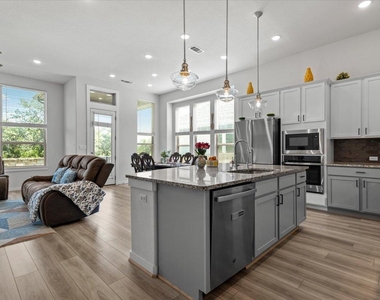 1812 David Ezra St - Photo Thumbnail 6