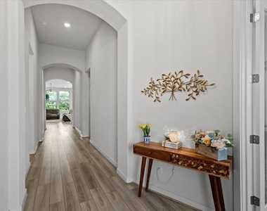 1812 David Ezra St - Photo Thumbnail 1