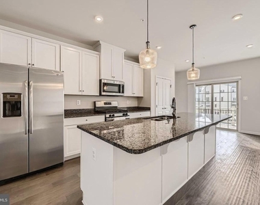 2911 Stagg Lane - Photo Thumbnail 13