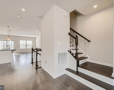 2911 Stagg Lane - Photo Thumbnail 17