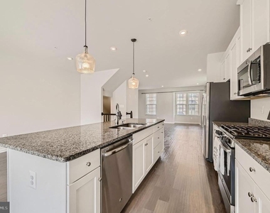 2911 Stagg Lane - Photo Thumbnail 10