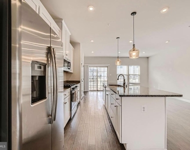2911 Stagg Lane - Photo Thumbnail 11