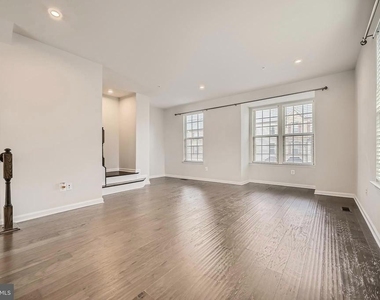2911 Stagg Lane - Photo Thumbnail 15