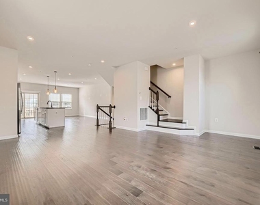 2911 Stagg Lane - Photo Thumbnail 16
