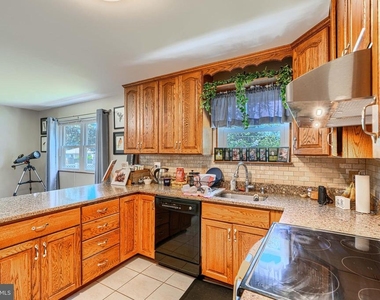 280 Mackintosh Drive - Photo Thumbnail 6