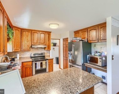 280 Mackintosh Drive - Photo Thumbnail 8