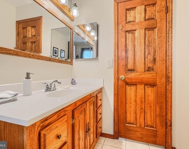 280 Mackintosh Drive - Photo Thumbnail 34
