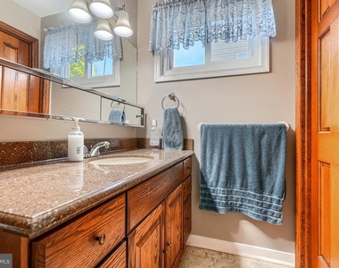 280 Mackintosh Drive - Photo Thumbnail 22