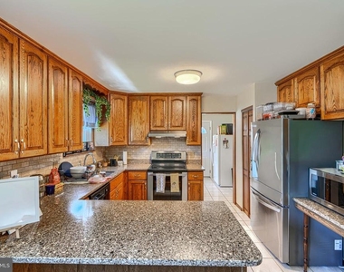 280 Mackintosh Drive - Photo Thumbnail 10