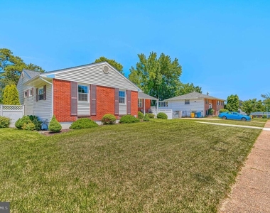 280 Mackintosh Drive - Photo Thumbnail 54