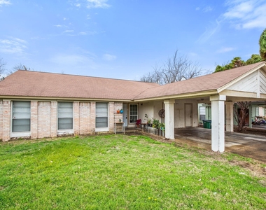 10711 Lanshire Dr - Photo Thumbnail 17