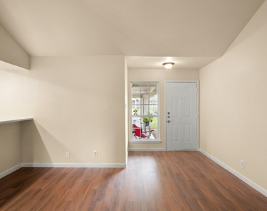 10711 Lanshire Dr - Photo Thumbnail 3