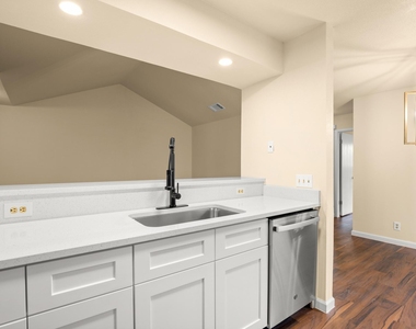 10711 Lanshire Dr - Photo Thumbnail 6