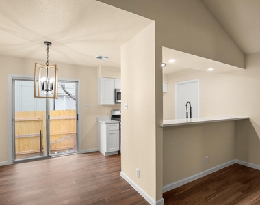 10711 Lanshire Dr - Photo Thumbnail 9