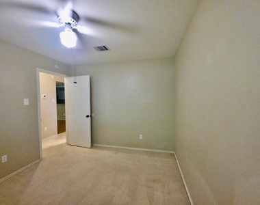 1604 Copperhead Cv - Photo Thumbnail 23