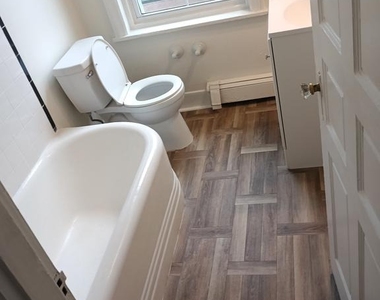 131 W 18th Street - Photo Thumbnail 4