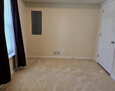 321 5th Avenue - Photo Thumbnail 2